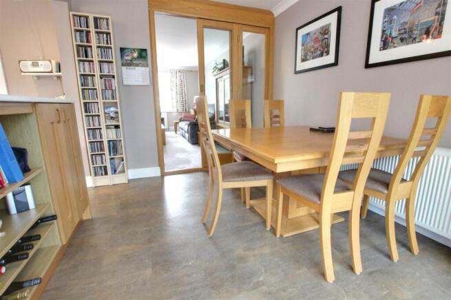 4 bed Detached Bungalow for sale Image 7
