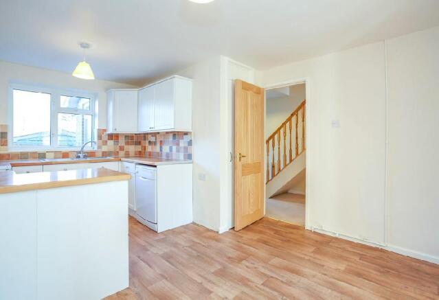 Kitchen 2.jpg