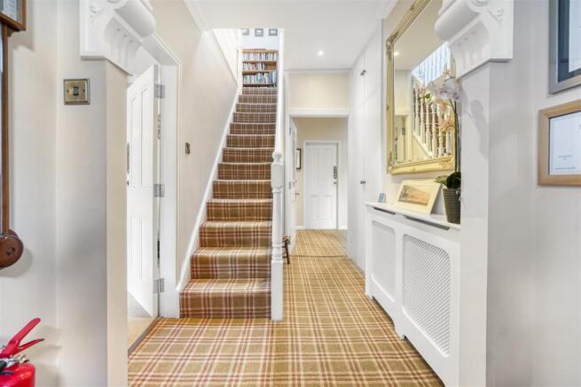 5 bed Semi-Detached for sale Image 6