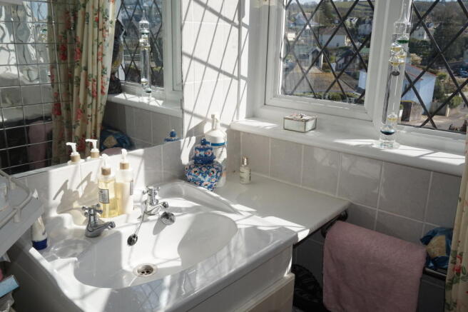 Vanity unit in main bedroom