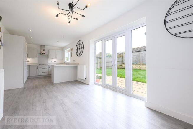 4 bed Detached for sale Image 5