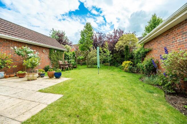 Birch Road, Dunmow, Essex photo 4