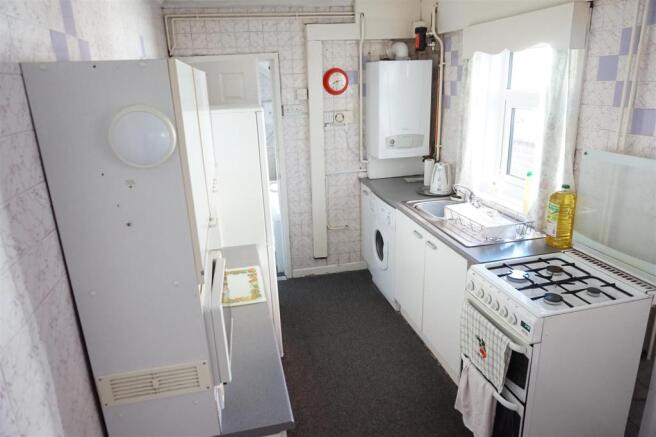 FITTED KITCHEN