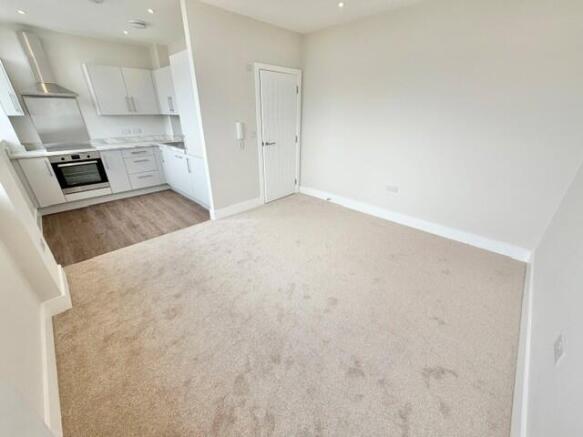2 bed Apartment to rent Image 4
