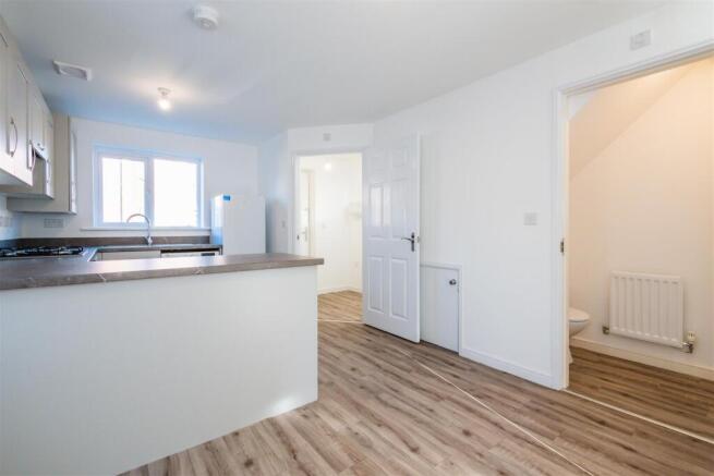 3 bed Semi-Detached to rent Image 5