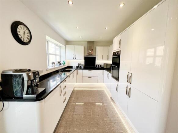 Kitchen 3.jpg