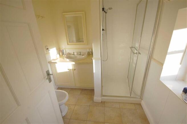 EN SUITE SHOWER ROOM
