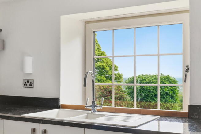4 bed Semi-Detached for sale Image 12