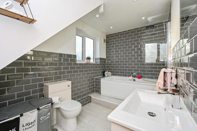 4 bed Detached for sale Image 12
