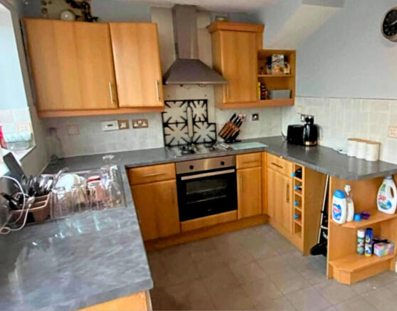 2 bed Semi-Detached to rent Image 7