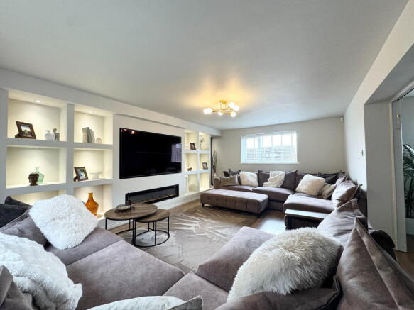 4 bed Detached for sale Image 7