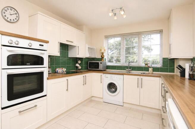 3 bed Bungalow for sale Image 3