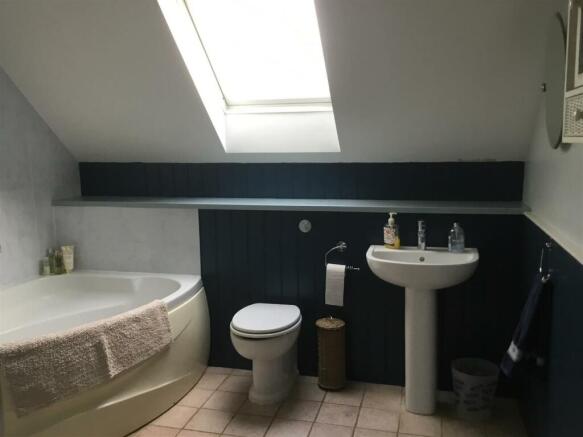 Vendor pic - newly painted bathroom.jpg