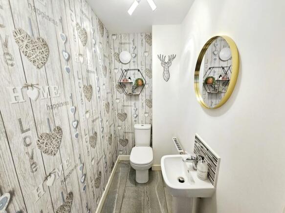 4 bed Detached for sale Image 8