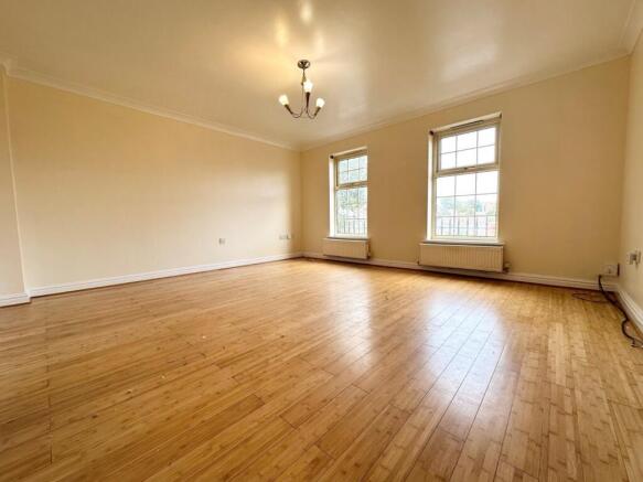 3 bed Town House for sale Image 4