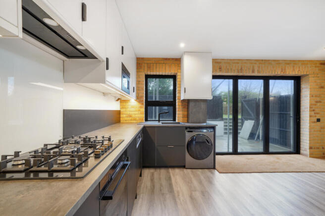 3 Bedroom Flat to Rent in Banstead