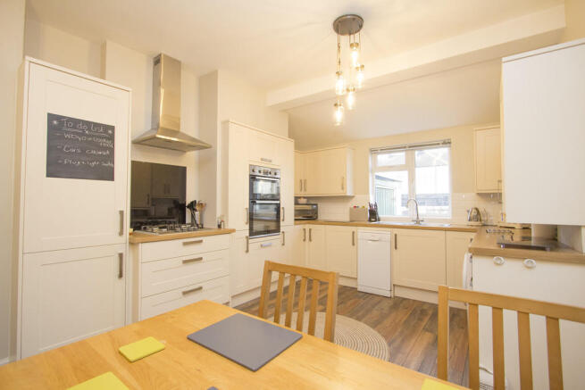 Kitchen/Breakfast...