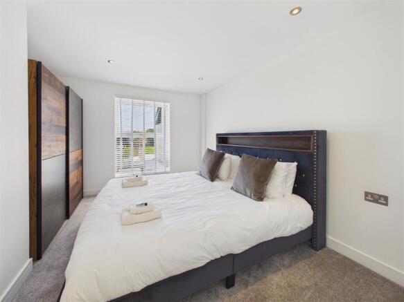 4 bed Detached for sale Image 9
