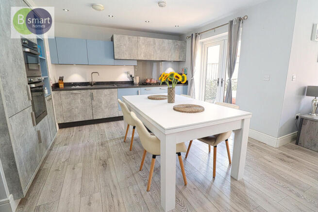 4 bed Detached for sale Image 7