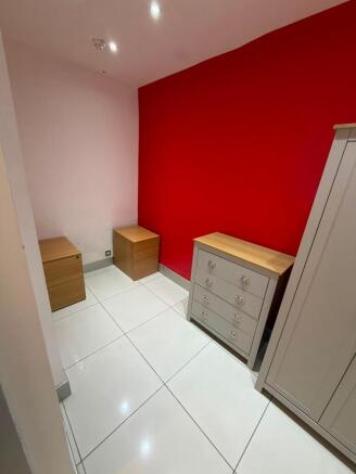 4 bed Flat to rent Image 4