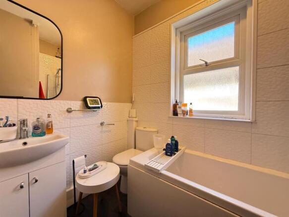 Bathroom - 19a