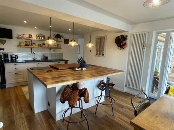 Kitchen3.jpg