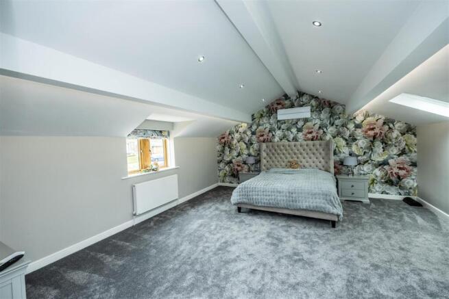 4 bed House for sale Image 12