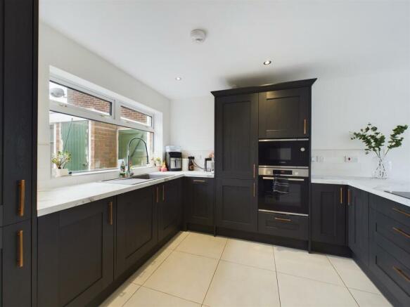 KITCHEN/ DINING ROOM