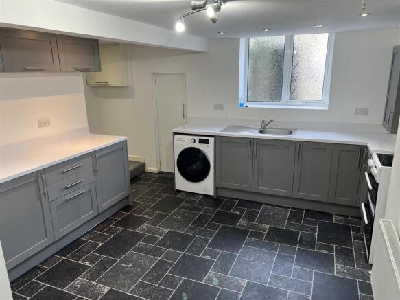 KITCHEN 1.JPG