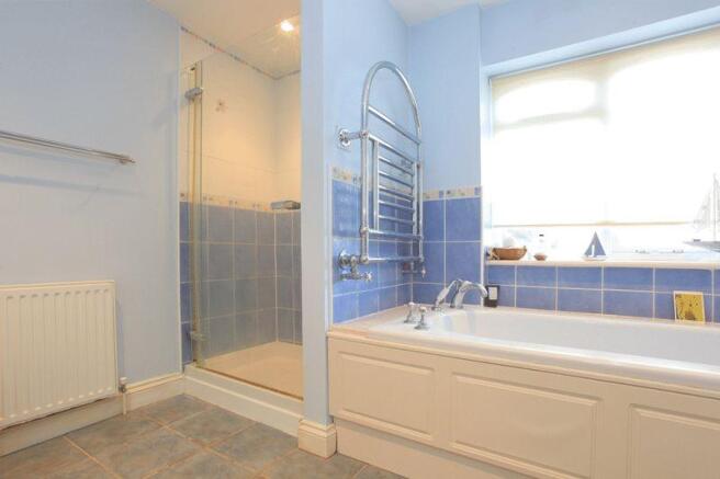 En-suite to ma...