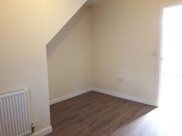 2 bed Terraced to rent Image 4