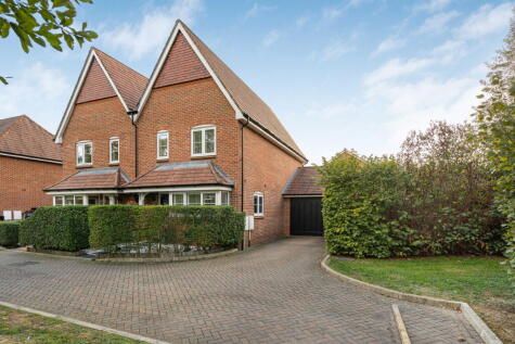 Exmoor Drive, Cranleigh, GU6 8FW