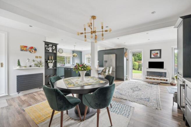 4 bed Detached for sale Image 10