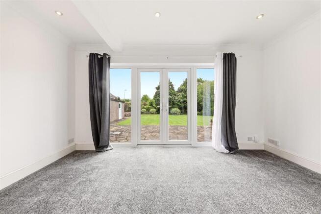 4 bed Detached for sale Image 8