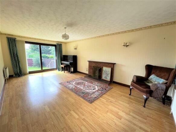 LIVING ROOM 1.JPG