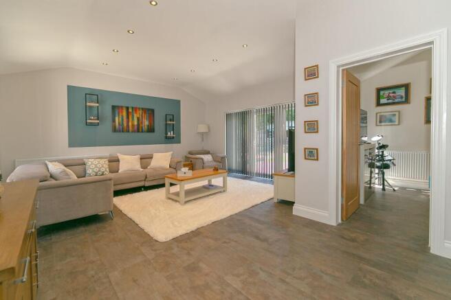 Lounge/Dining Room