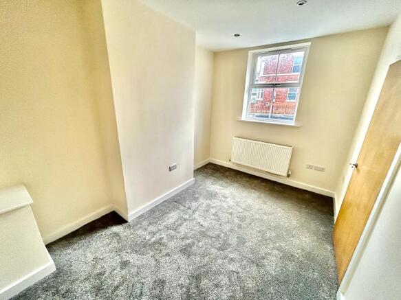 4 bed House to rent Image 4