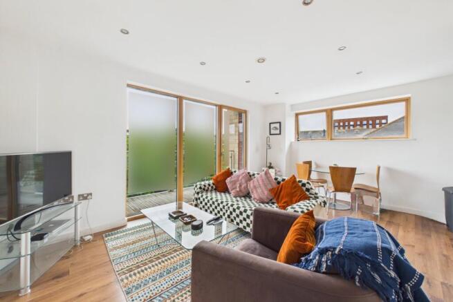 2 bed Apartment for sale Image 4