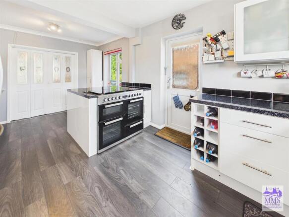 CAM04098G0-PR0279-STILL006.jpg