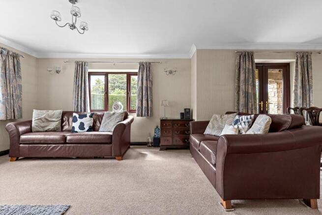 5 bed Detached for sale Image 8