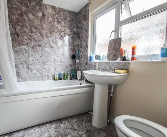 Bathroom (Main)