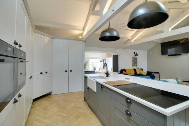Kitchen (4).jpg