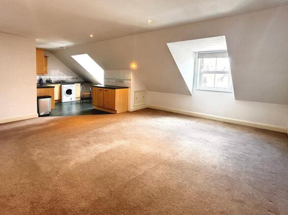 LOUNGE/DINING ROOM/KITCHEN
