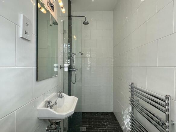 Fully tiled en suite shower room