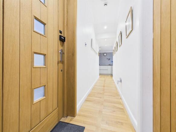 2 bed Flat for sale Image 11