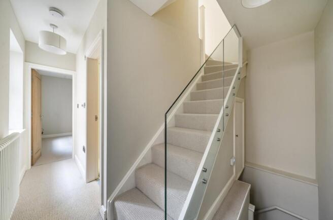 2 bed Mews to rent Image 8