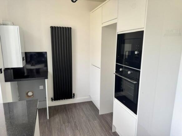 2 bed Terraced to rent Image 6