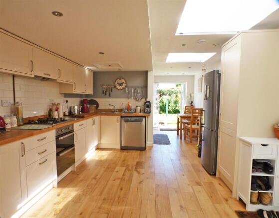 KITCHEN DINER