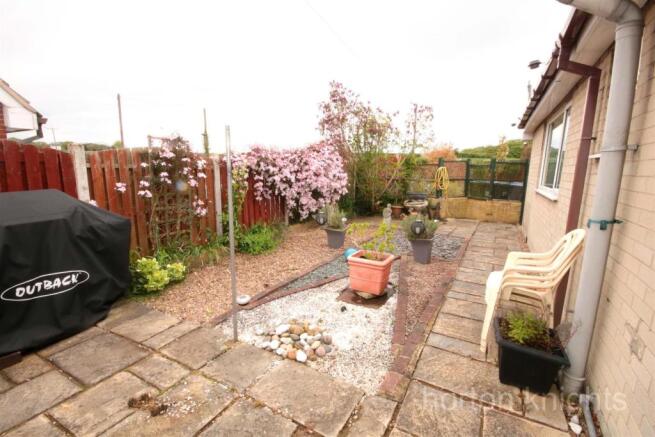 SIDE GARDEN