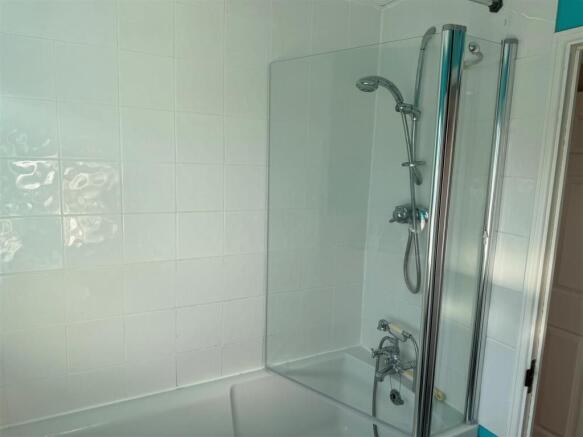 Bathroom..jpg